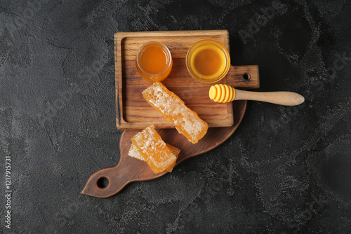 Natural honeycomb and golde...