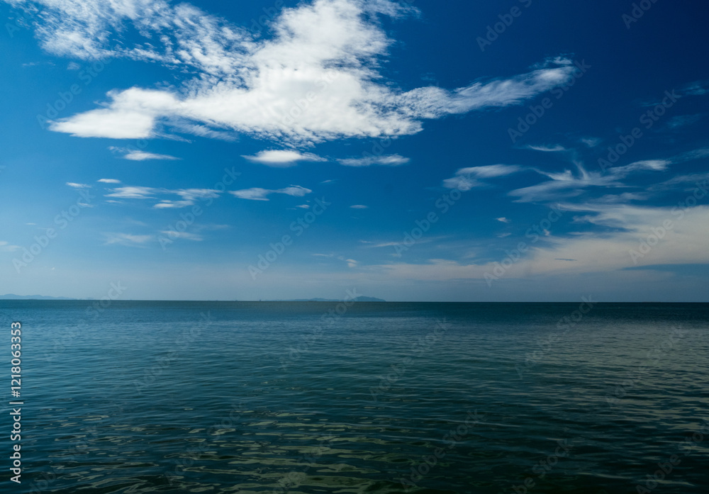 Obraz premium Landscape beautiful summer panorama horizon look view point shore open sea beach cloud clean and blue sky background calm nature ocean wave water nobody travel at thailand chonburi sun day time