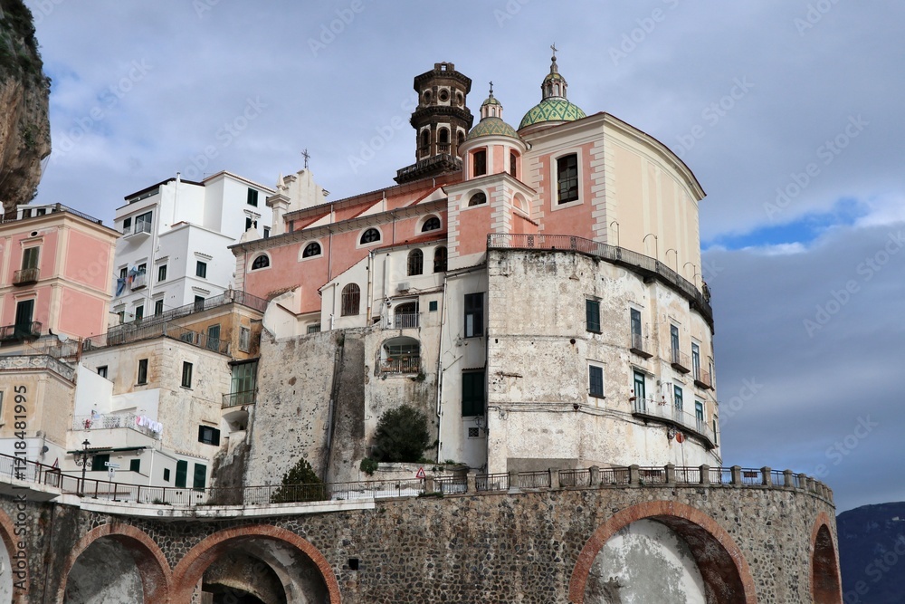 Atrani - Scorcio della Collegiata di Santa Maria Maddalena dalla spiaggia