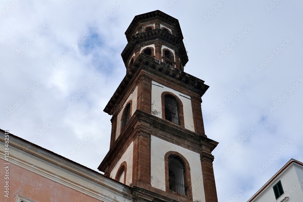 Fototapeta premium Atrani - Campanile della Chiesa di Santa Maria Maddalena dalla strada costiera