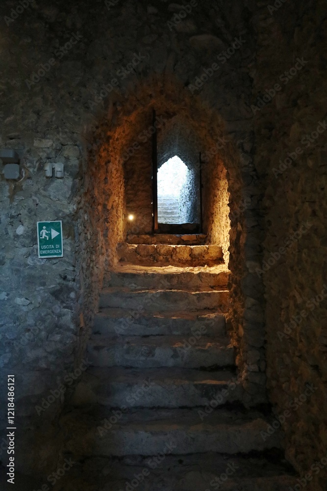 Obraz premium Pontone - Scala di accesso della cripta della Basilica di Sant'Eustachio