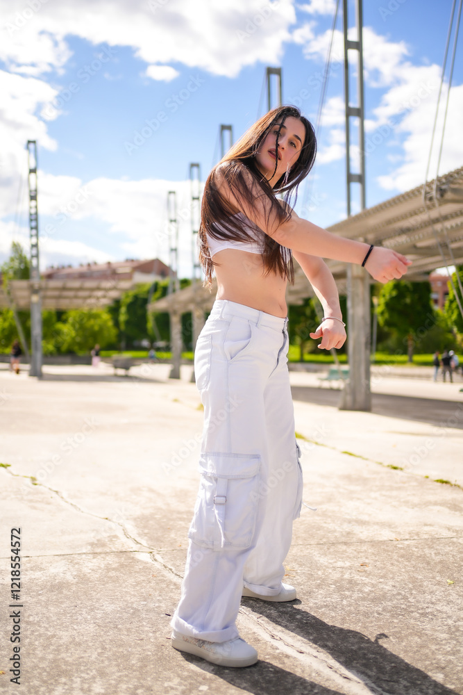 Fototapeta premium Choreographer dancing urban music in a empty city park