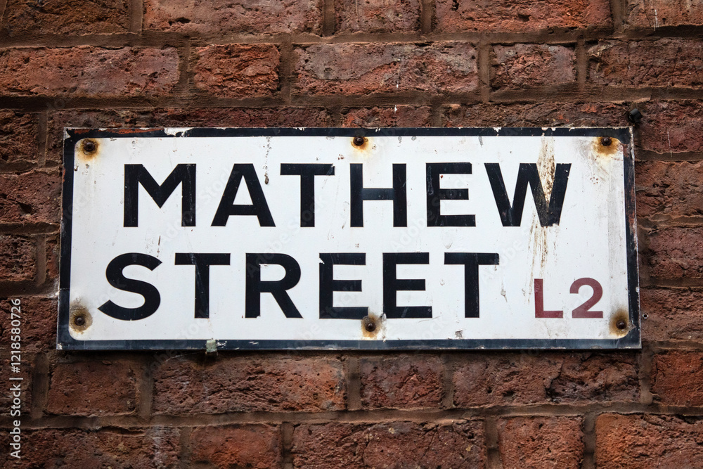 Fototapeta premium Mathew Street in Liverpool, UK