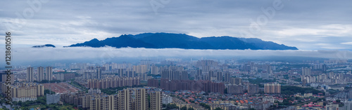 Obraz na płótnie blue mountains on urban clouds and mist panorama w salonie