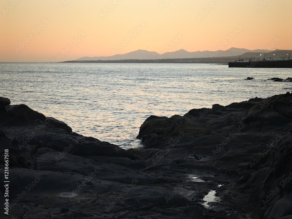 Fototapeta premium sunset over the sea and mountain