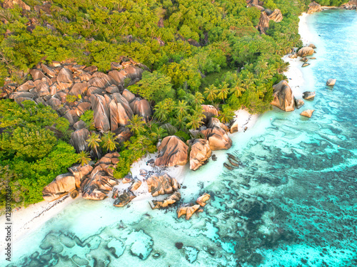 Schilderij op canvas aerial view of the stunning Seychelles beach Anse source d'argent