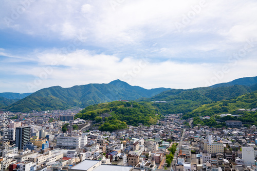 Obraz na płótnie 宇和島城天守閣からの景色、日本、5月 w salonie