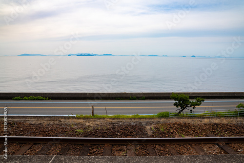 Obraz na płótnie 愛媛県海沿いの下灘駅、日本、5月 w salonie