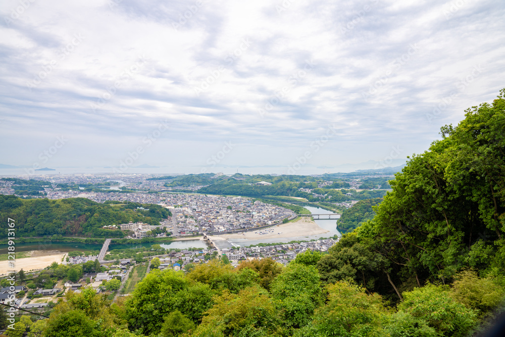 岩国の城下町、錦川の河岸、山口県、日本、5月