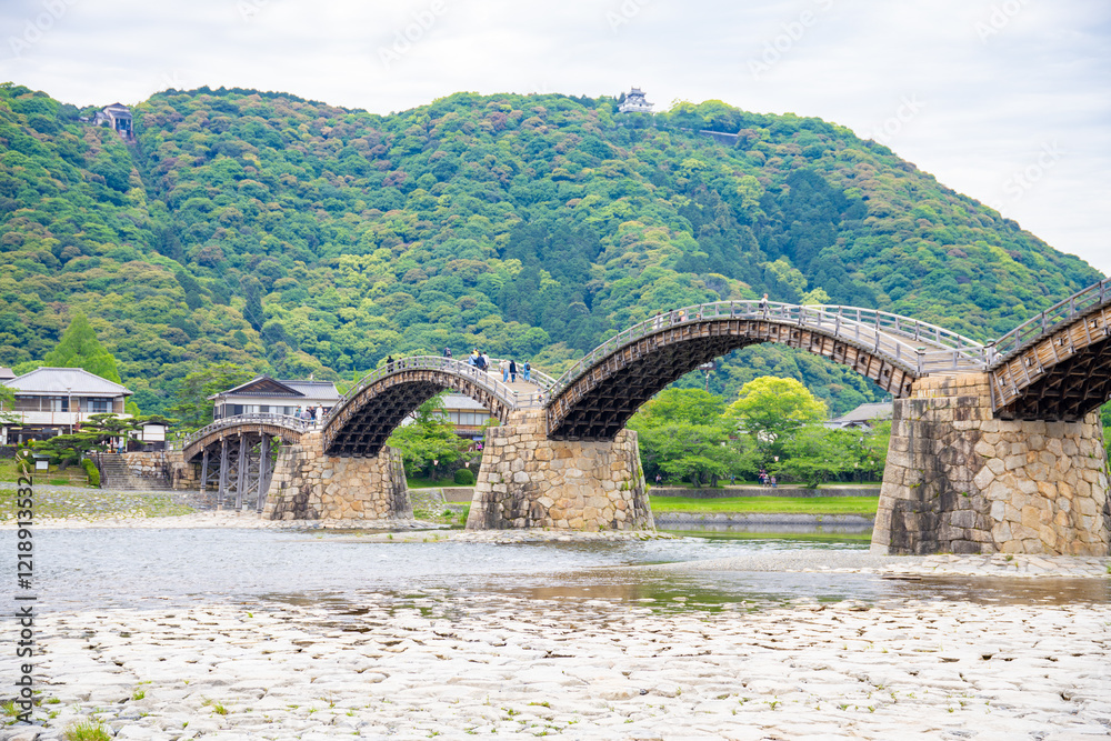 錦川にかかる錦帯橋、山口、日本、5月
