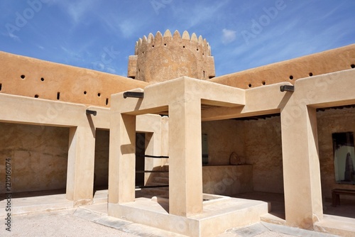 Tapeta Al Zubara Fort in Qatar, a historic Qatari military fortress built under the oversight of Sheikh Abdullah bin Jassim Al Thani in 1938