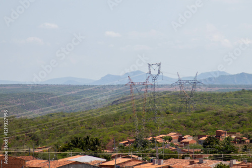 Rede de transmissão de energia de uma hidrelétrica.  photo