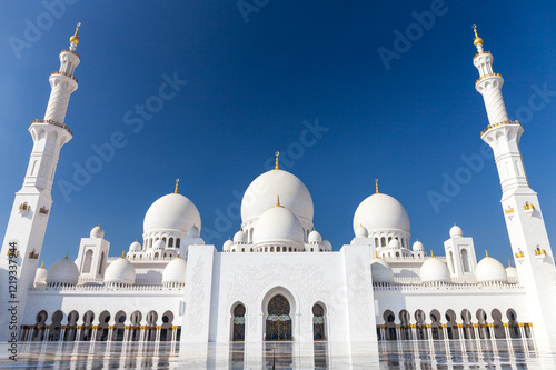 Sheikh Zayed Mosque or White Mosque photo