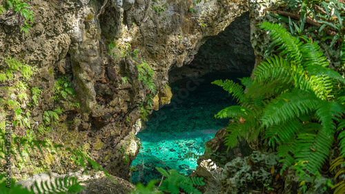 Cueva, con manantial subterraneo
