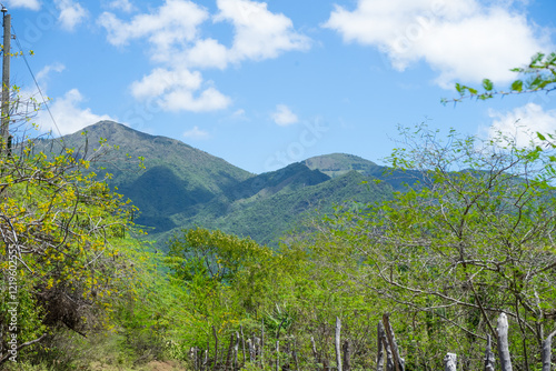 Paisajes montañosos verdes, Republica Dominicana