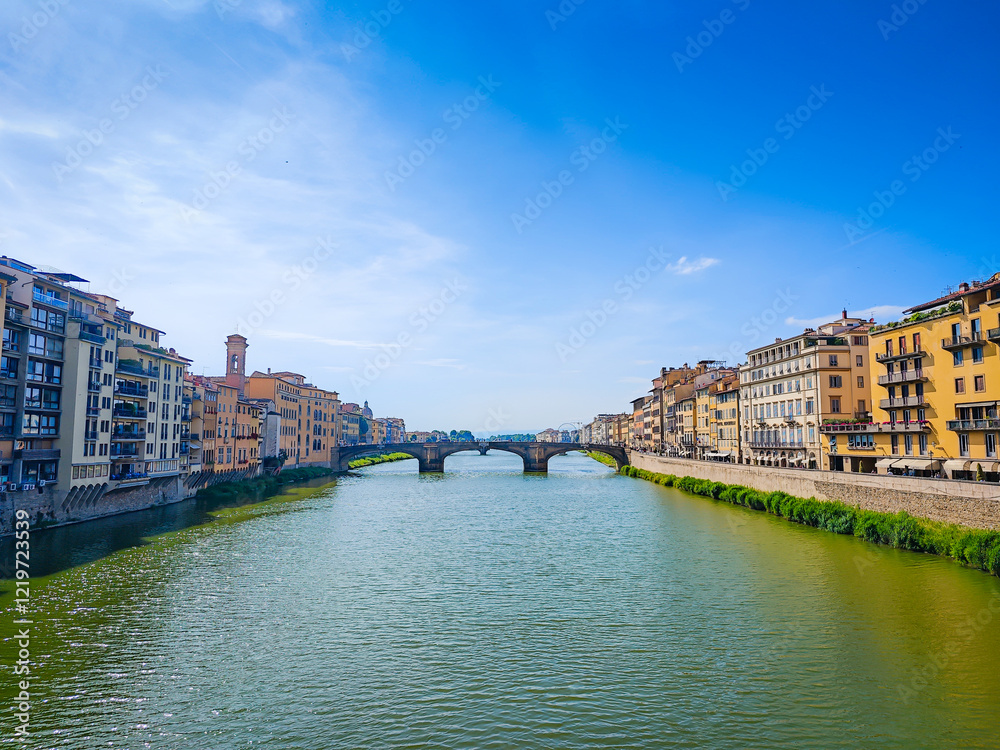 Obraz premium Ponte Santa Trinita, Holy Trinity Bridge bridge over River Arno in Florence, Italy