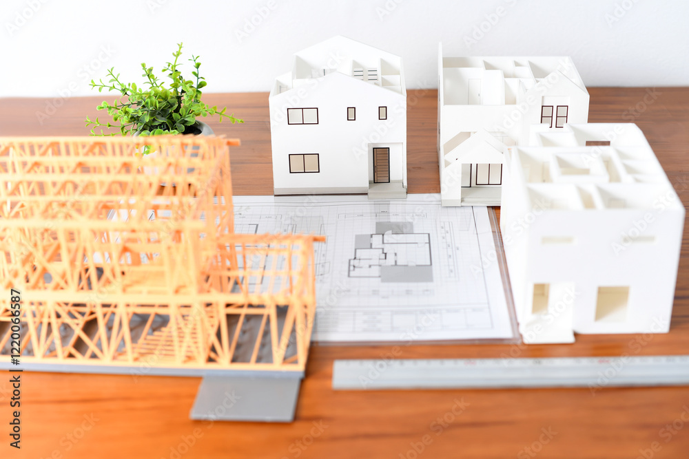 Obraz premium 机に置かれた住宅・不動産模型のイメージ