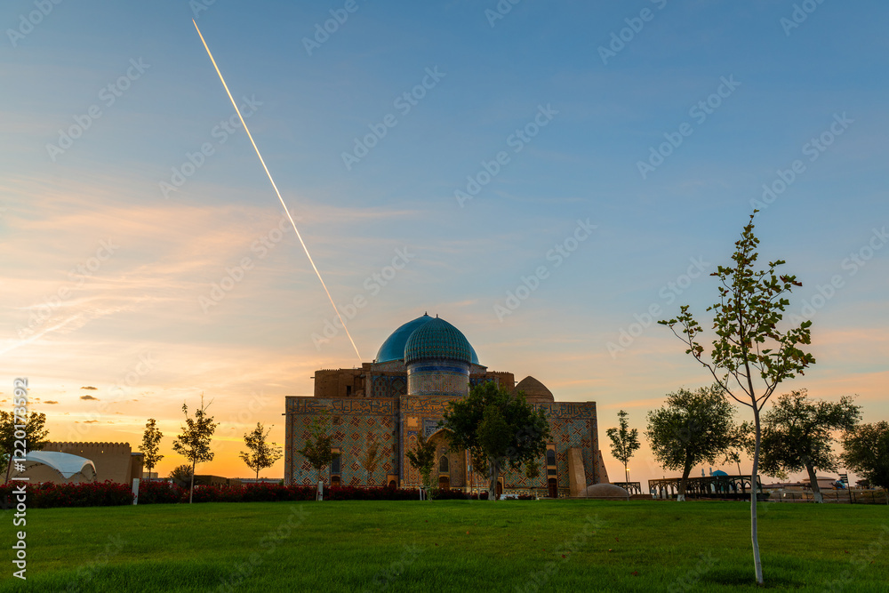 Obraz premium The medieval mausoleum of Khoja Akhmet Yassaui in the Kazakh city of Turkestan - the heart of the Turkic world