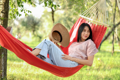 Young woman with summer hat...