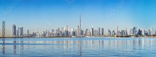 Fotografía Panoramic view of Dubai's skyline as seen from Dubai Creek Harbour