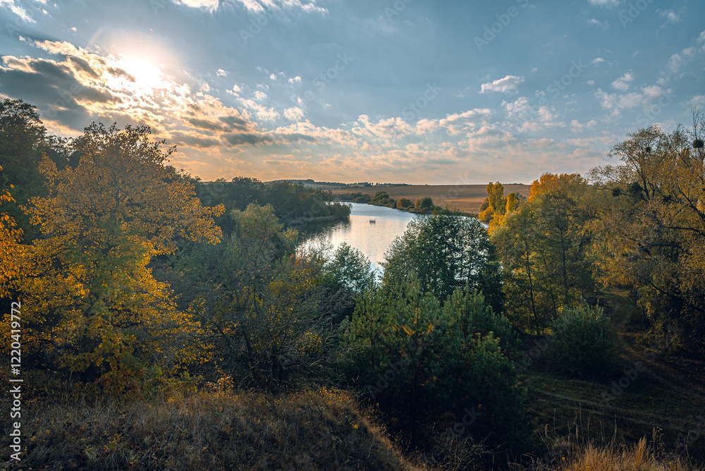 Naklejka premium Autumn landscape on river