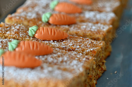 Stücke von Karottenkuchen