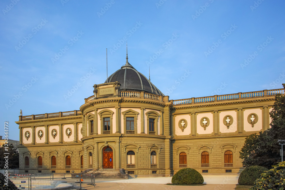 Fototapeta premium Sunset view of city of Geneva, Switzerland