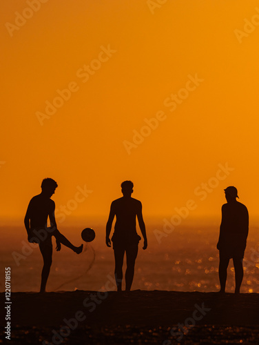 jugando en la playa