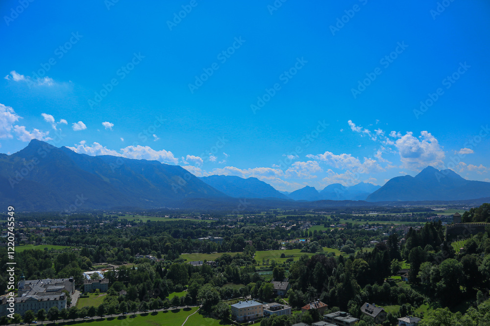Obraz premium A panoramic view of Salzburg with lush greenery