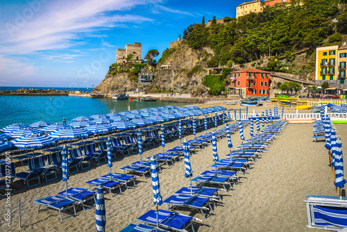 Obraz na płótnie Beautiful beach with striped parasols in row, Cinque Terre, Italy w salonie