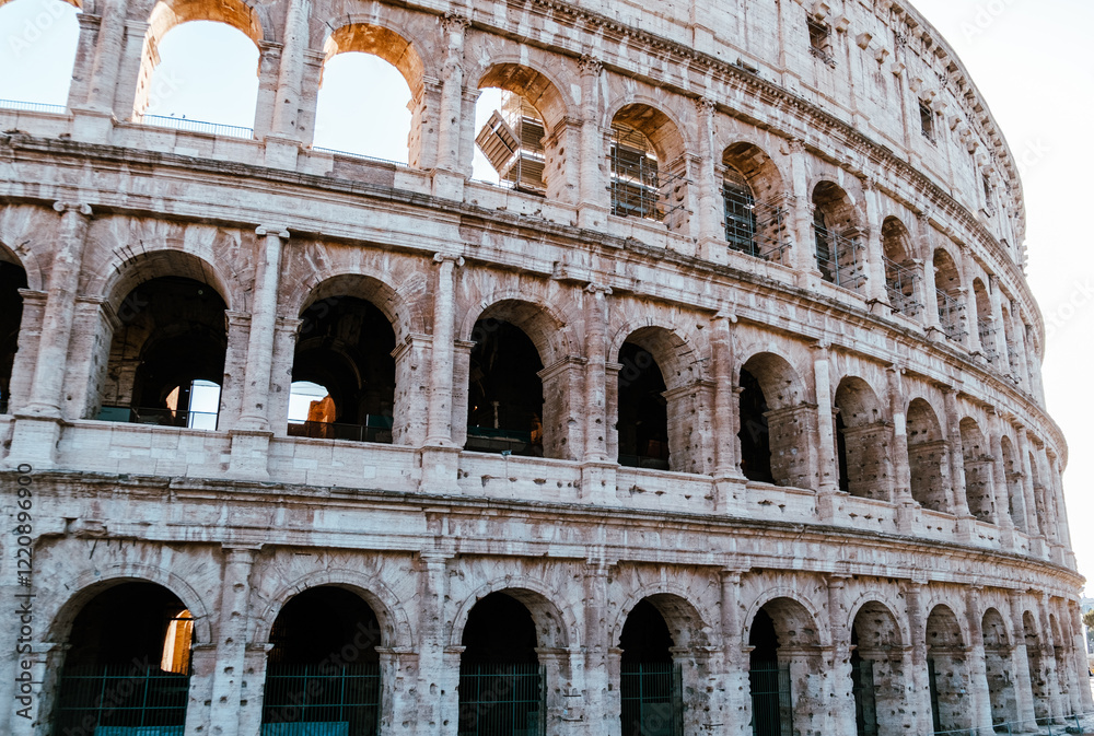 Obraz premium The Colosseum in Rome is a large structure with arches and columns
