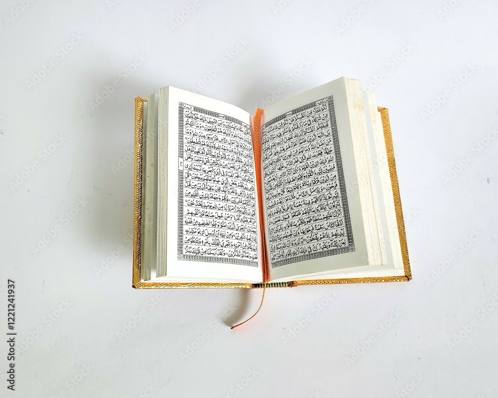 Obraz premium The Koran (Quran) is open with Arabic text ready to be read, good for the atmosphere of Ramadan and Islamic life