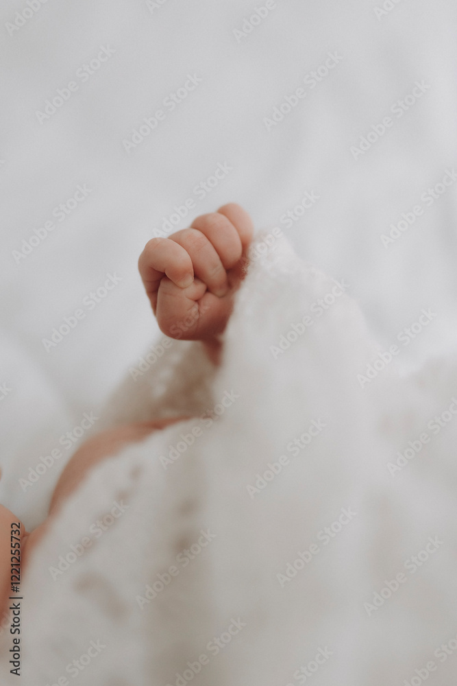 the hand of a newborn child