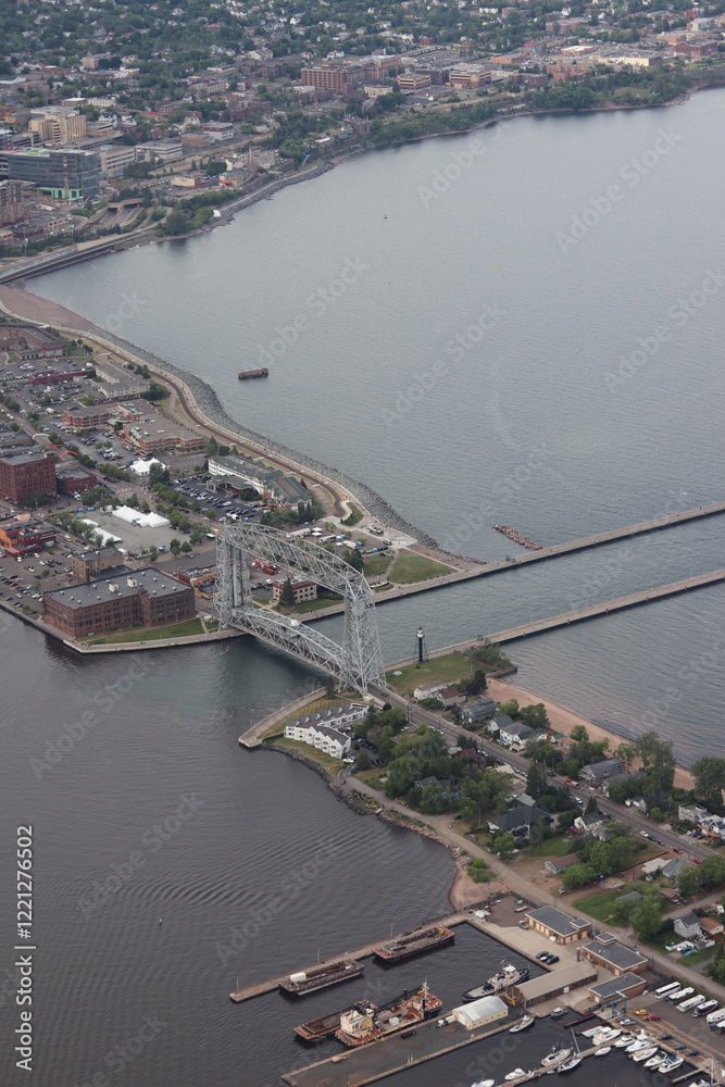Obraz premium Aerial view of the city of Duluth in northern Minnesota on Lake Superior.