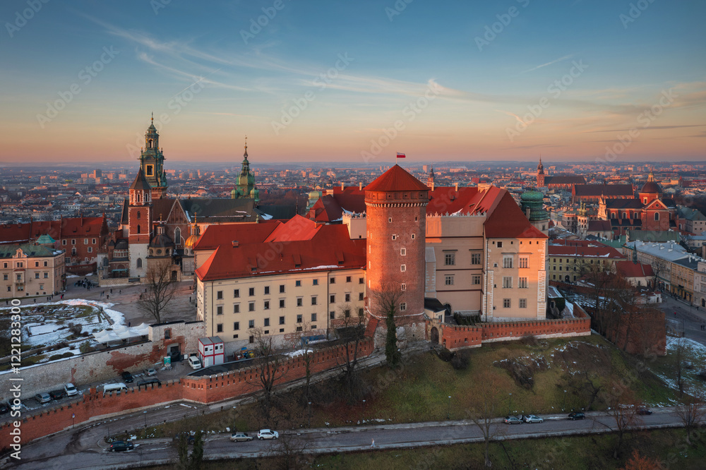 Obraz premium The Royal Wawel Castle in Krakow at winter sunset, Poland