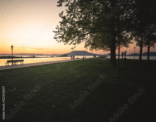 Obraz na płótnie Nice sunset over lake Balaton at Fonyód, Hungary w salonie