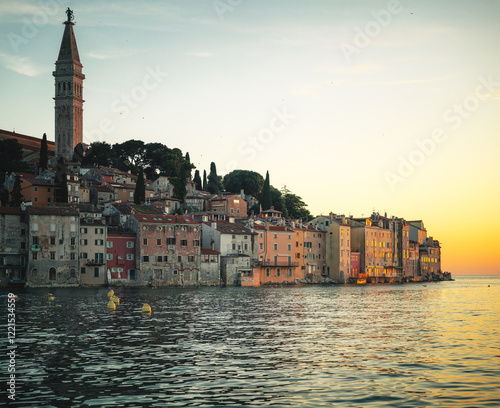 Obraz na płótnie Sunset over the old town of Rovinj, Croatia w salonie