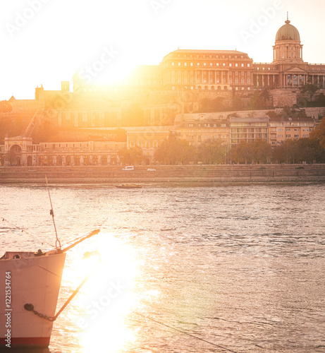 Obraz na płótnie View on the famous Royal Palace in Budapest, Hungary in sunset w salonie