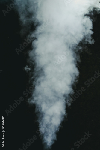 Foto abstract puffy thick steady stream of white smoke