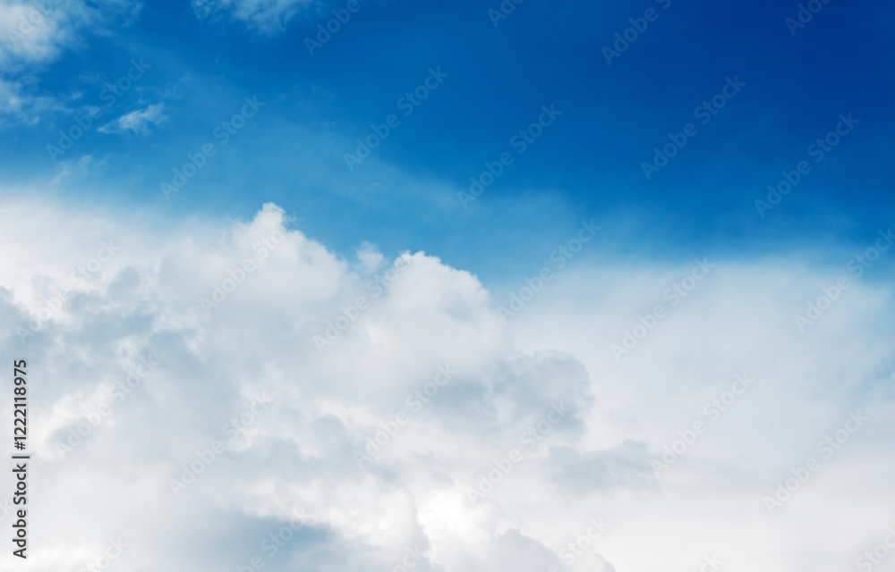 Obraz premium Beautiful Sunset Cloudscape. Blue sky and white clouds.