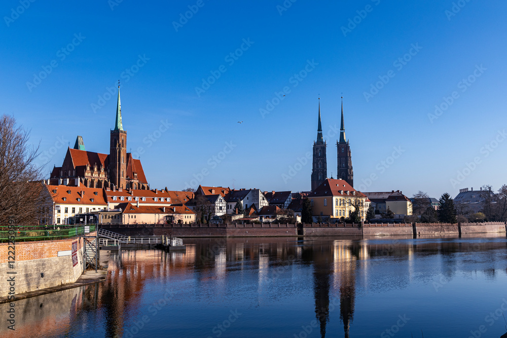 Obraz premium Panorama of Wroclaw, churches on the island of Tumski, Poland