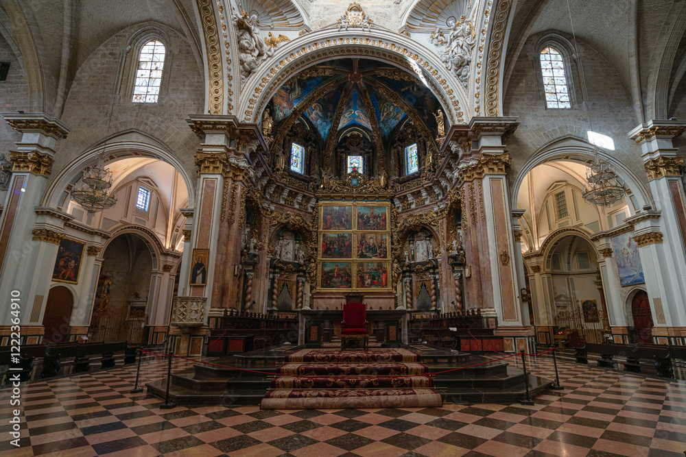 Fototapeta premium Valencia, Spain Interior of the Catherdral in Valencia.