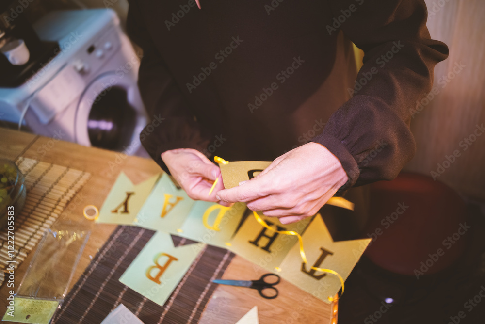 Obraz premium A woman collects congratulatory letters for decoration for her birthday.