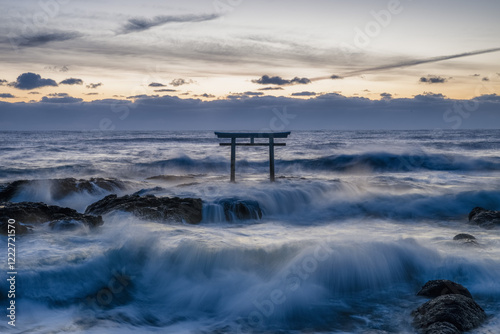 荒れる真冬の大洗磯前神社神磯の鳥居
 photo