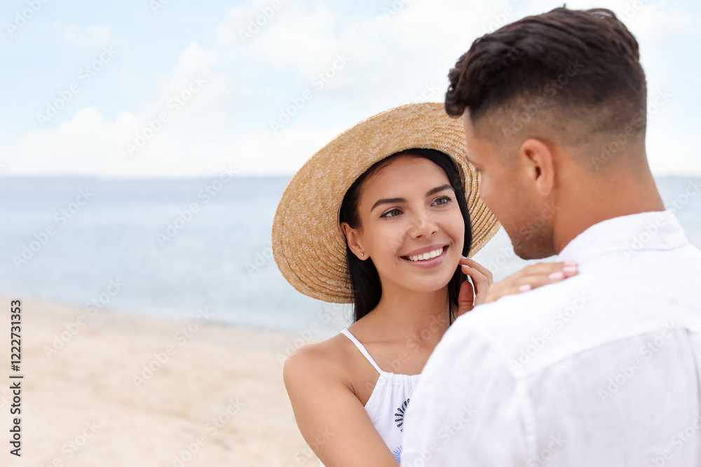 Obraz premium Lovely couple spending time together on beach