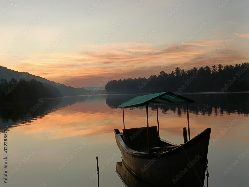 Obraz premium sunset on the river