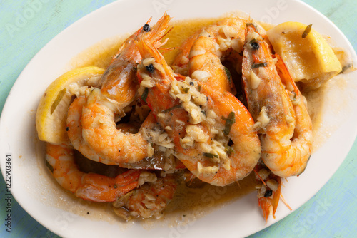 Obraz na płótnie spanish garlic shrimp tapas w salonie