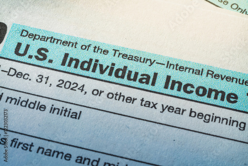 Understanding the essentials of the US 1040 individual income tax form for tax season