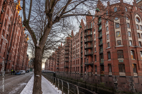 Letztes Licht in der Hamburger Speicherstadt im Winter photo