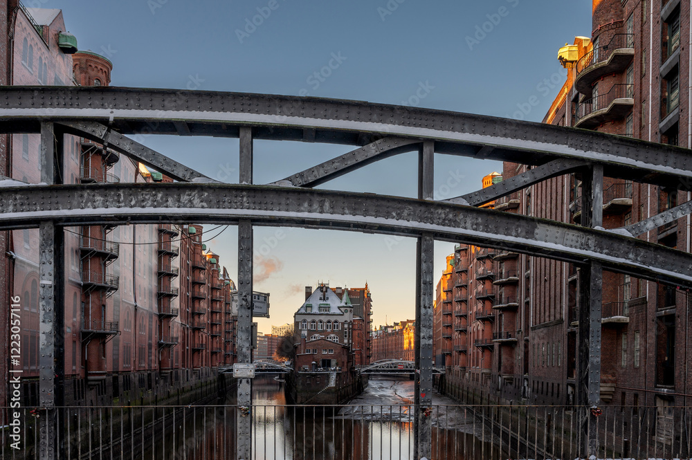 Naklejka premium Letztes Licht in der Hamburger Speicherstadt im Winter
